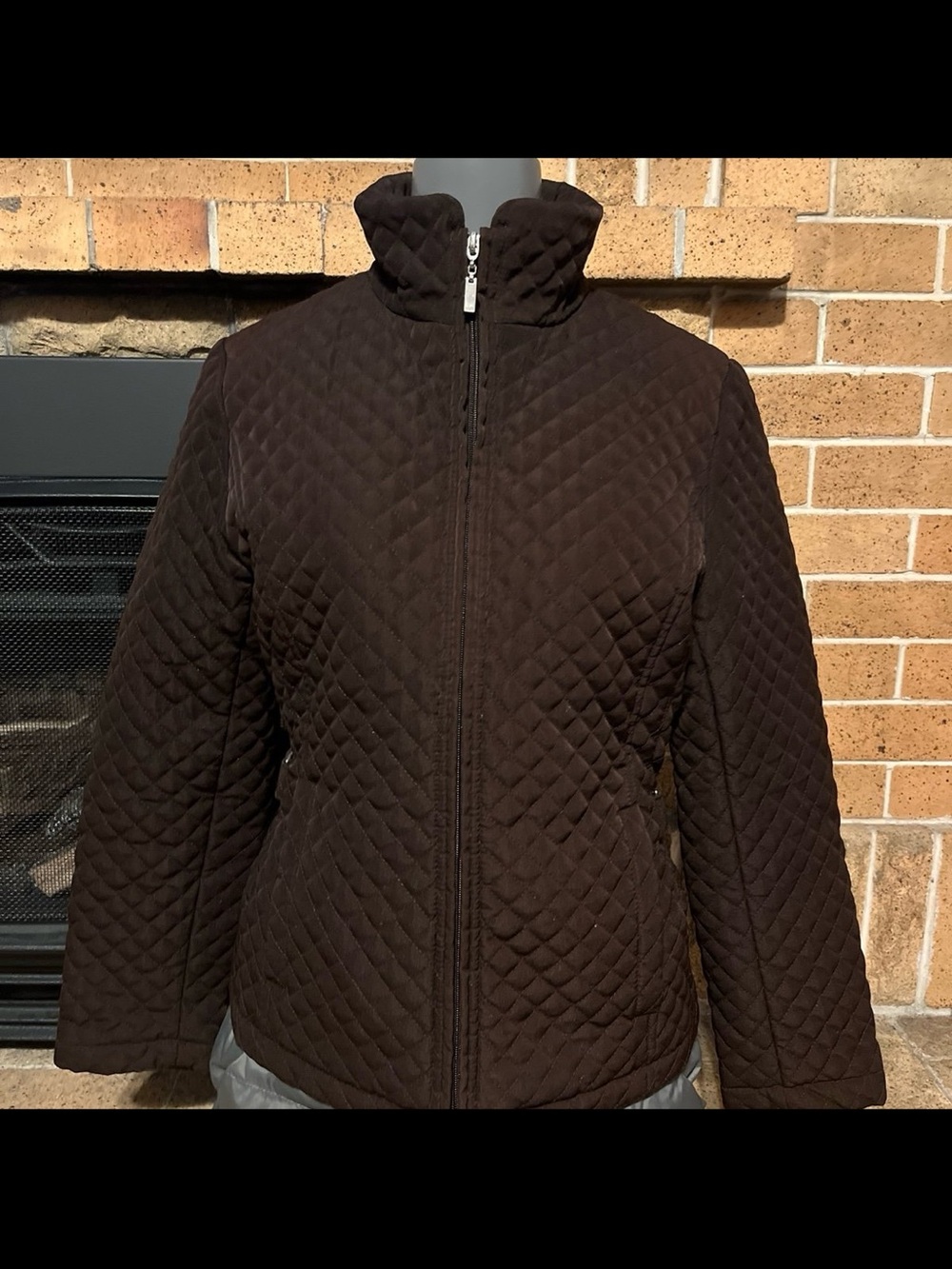 Quilted Zip-Up Puffer Jacket in Dark Brown Size Petite Small